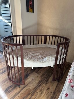 Rastúca detská postieľka STOKKE Sleepi hnedej farby - 3