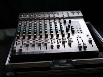 Predám Soundcraft Signature 12 MTK + Case - 3