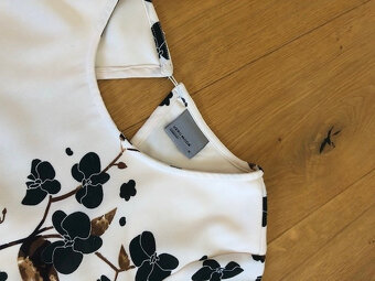 Kvetinove saty Vero Moda - velkost M - 3
