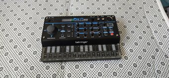 Behringer Pro-VS Mini Syntetizátor - 3