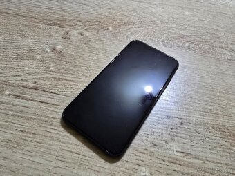 Iphone xr plnefunkcny telefon ma len bezne znamky pouzivania - 3