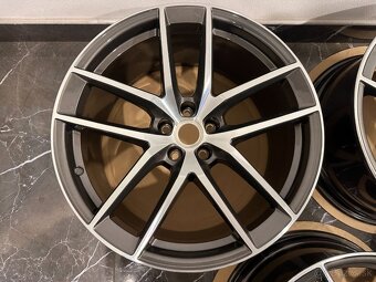 original kolesa Porsche Macan r20 95B Facelift - 3