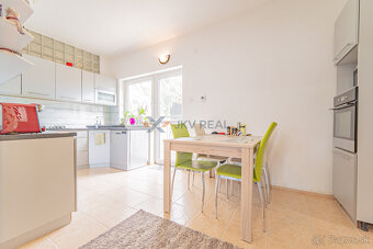 3D Obhliadka Veľký RD s bazénom priamo v Nových Zámkoch - 3