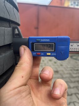 225/60R17 - 3