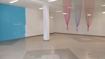 Na prenájom obchodné priestory – 105 m², OC Opal, na sídlisk - 3