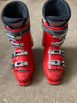 Predaj starších lyžiarok a lyží - 3