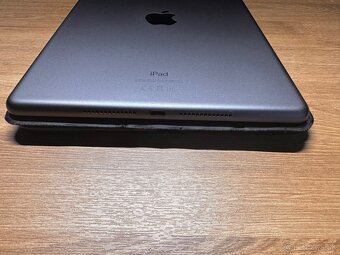 iPad 32GB (8th generation) Wi-Fi - 3