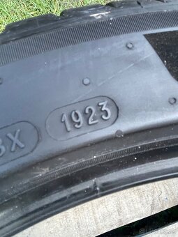 Michelin 235/45 R19 2x=200e - 3