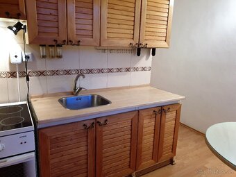⌂ Prenájom 2-izbový byt s balkónom 56 m2 Prievidzská Handlov - 3