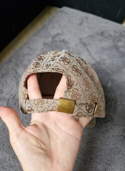 Guess bezova hneda monogram siltovka capica - 3