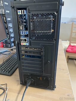 Ryzen 7 5700x / 3060 / 32GB RAM - 3