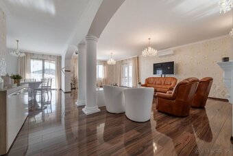 KOMÁROVCE - 4 IZBOVÝ RD 360 M2 SO SAUNOU, POZEMOK 3.629 M2 - 3