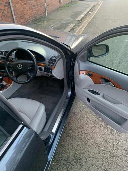 Mercedes Benz E 220 Anglicka verzia - 3