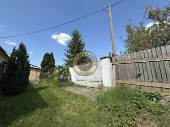 Na predaj starší vidiecky dom s 8 árovým pozemkom v Grinave - 3