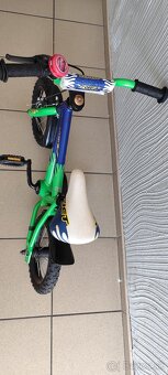 Detský bicykel s pomocnými kolieskami - 3