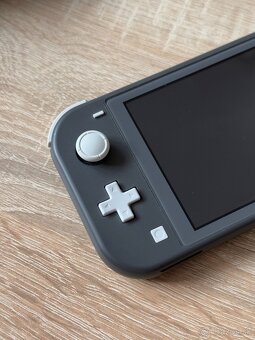 Nintendo switch Lite Grey - Pekný stav - Komplet balenie - 3