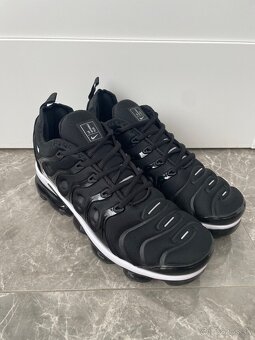 NIKE AIR VAPORMAX PLUS - 3