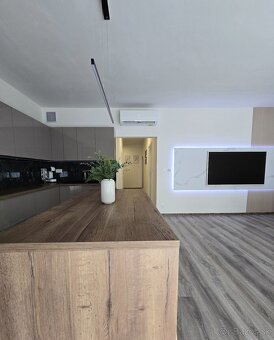 Dvojizbový slnečný byt s terasou a parkovacím miestom - 3