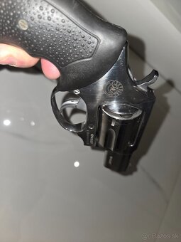 Predám Taurus 605 357magnum - 3