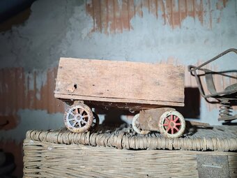 Staré hračky a kufrík - 3