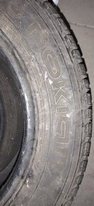 Predám celoročne pneumatiky Nokian 195/65 R15 dezén okolo 7 - 3
