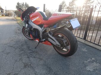 Yamaha R1 - 3