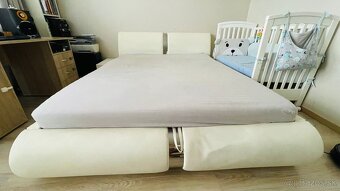 Manželská posteľ + 2x nočný stolík + perinák - 3