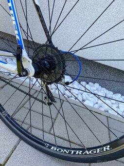 Predam cestny bicykel Trek - 3
