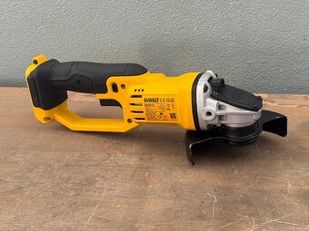 AKU uhlová brúska Dewalt - 3