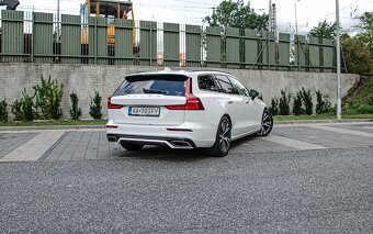 Volvo V60 D4 R-Design A/T - 3