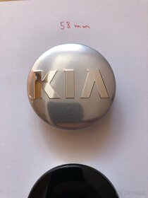 Stredové krytky (pukličky) Kia - priemer 58 mm čierné/sivé - 3