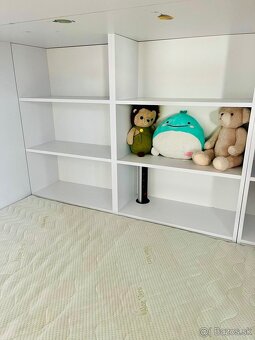 Praktická a pevná posteľ s úložným priestorom na predaj - 3