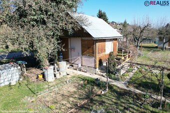 Predaj záhradnej chatky s vysporiadanou záhradou 579 m2. el. - 3