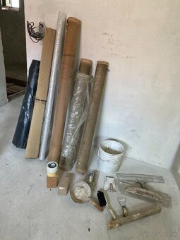 Zvyšný stavebný materiál, sádrokartón, vodováha, náradie - 3