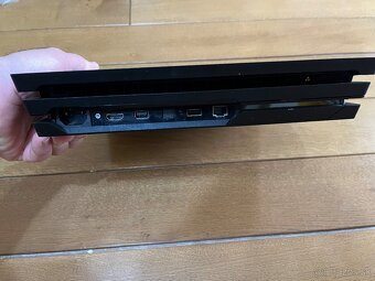 Playstation 4 Pro - 3