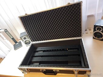 Pedalboard + power supply + kufor - 3
