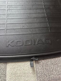 Predam obojstranny koberec do kufra - 3