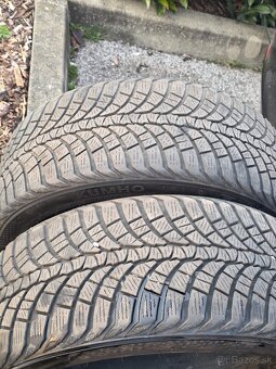 Predám zimné gumy 235/40 r19 - 3