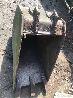 Predám na veľký bager 2 lyžice a 1 hydraulický drapak - 3