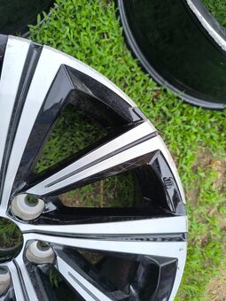 Hliníkové disky Toyota Corrola 7x17 5x114.3 - 3