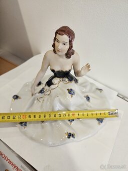 Porcelánová soška : Sediaca dáma "ROYAL DUX Bohemia" - 3