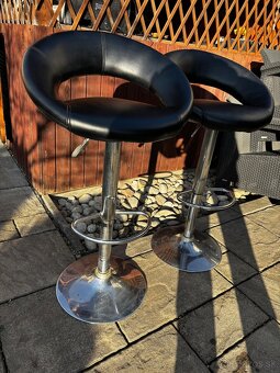 Predám 2 čierne barové stoličk - 3