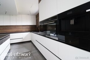 REZERVOVANÝ - Rodinný dom s úžit. ploch. 300m2, obec Nemešan - 3