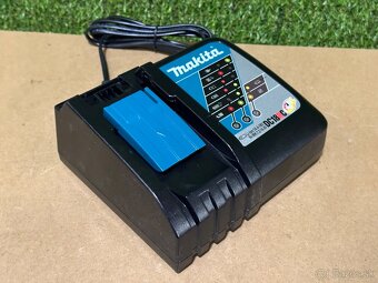 Makita DC18RC nabíjačka - 3