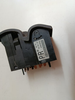 vypinac svetiel vectra b 09228133 20€ - 3