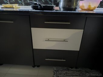 Kuchynká linka - 3