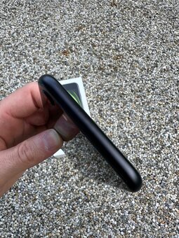 IPhone SE 2020 - baterie 100% - 3