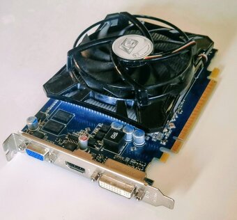 1GB Grafické karty: HD 5450, GF9600GT - 3