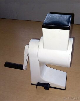 Mlynček na strúhanie zeleniny a orechov - 3