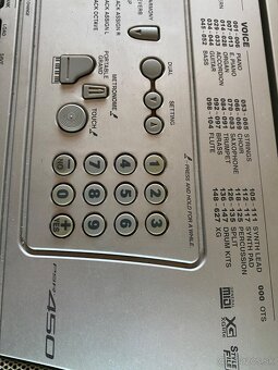 Predám Yamaha PSR-E313- digitálny keyboard - 3